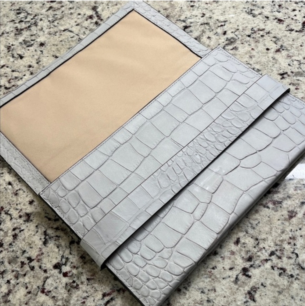 Coach Leather Clutch - Gray Croc-Embossed LIKE NEW - Picture 10 of 14